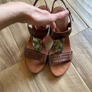 Naya Arnelli brown leather mother of pearl sandals size 8